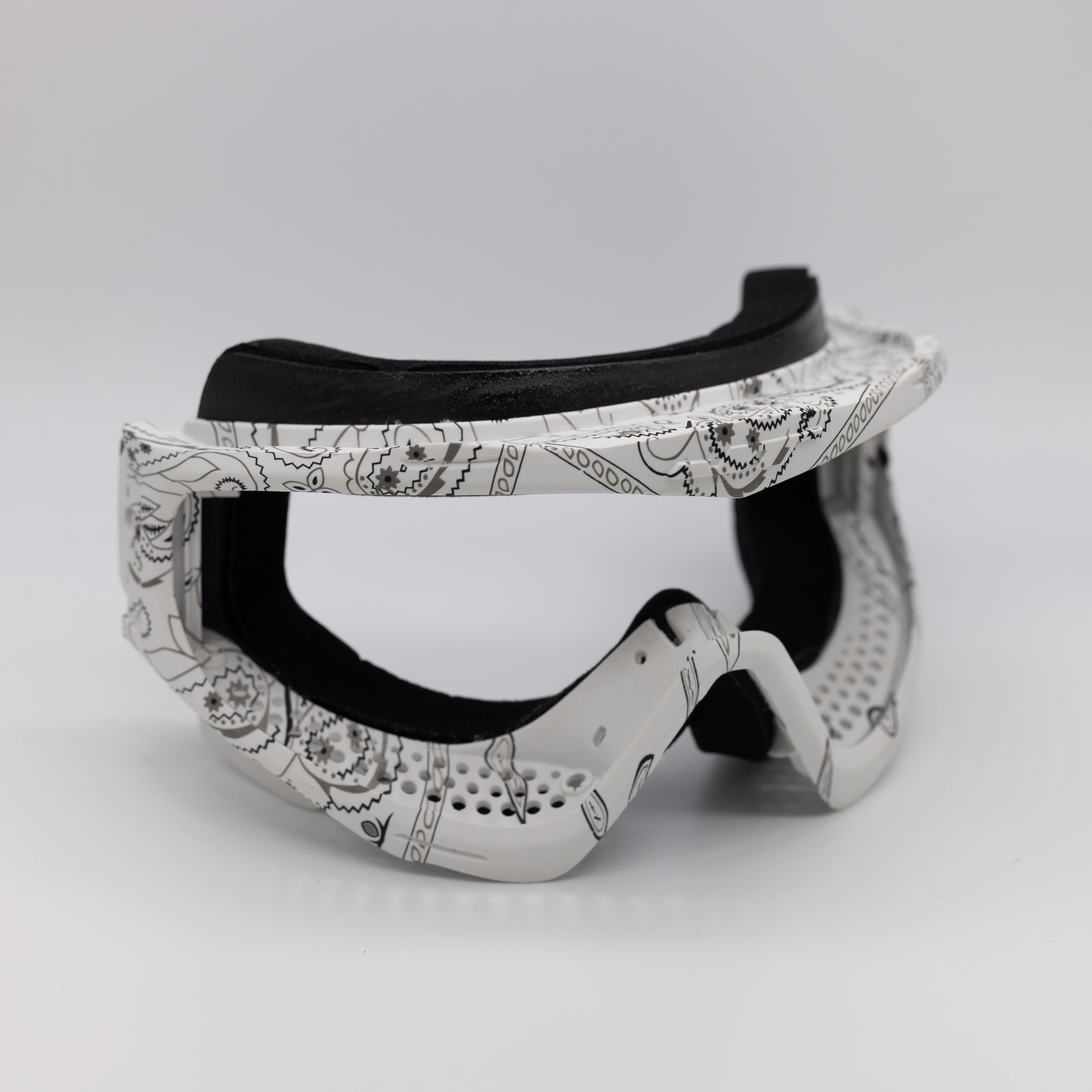JT Paintball Spectra Proflex Woven Strap - LE White and Silver Bandana Logo JT Paintball Spectra Proflex Woven Strap - LE White and Silver Bandana Logo